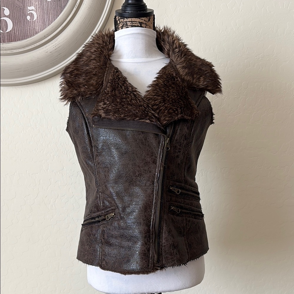 2B Bebe Brown  Vest with faux Fur Collar. M